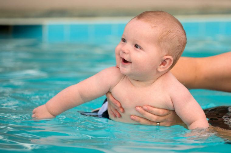 Baby im Wasser