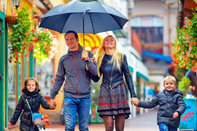 Familie auf Städtereise