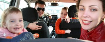 Familie in Auto