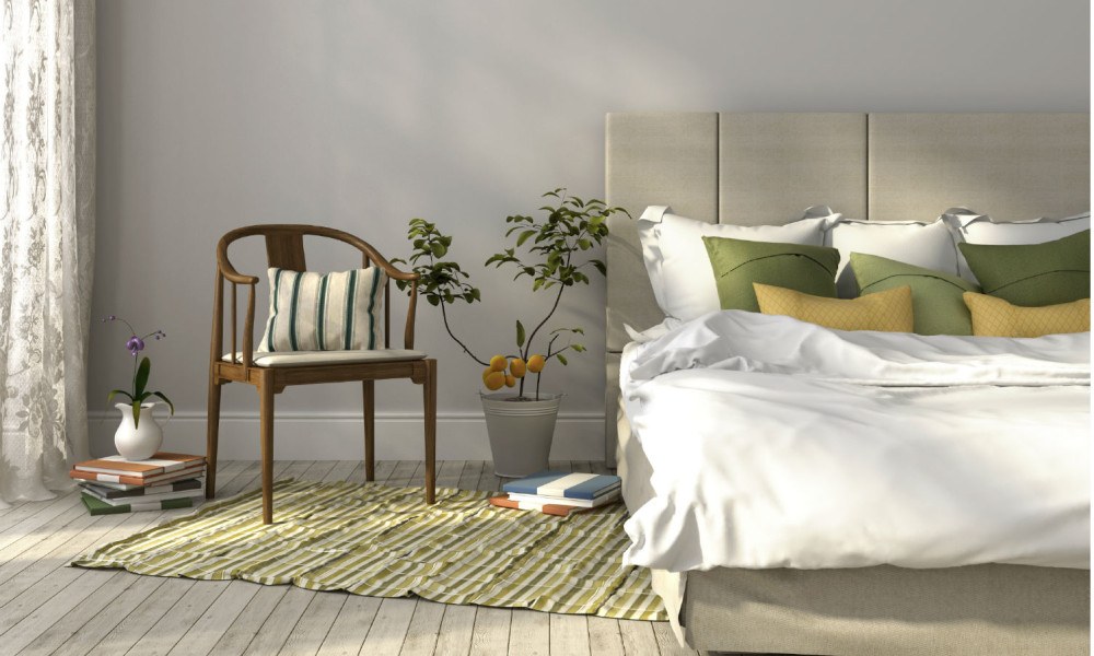 Gemütliches Bett mit grünen Details