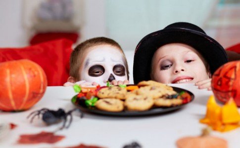 Kinder an Halloween