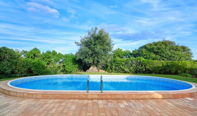 Pool im Garten