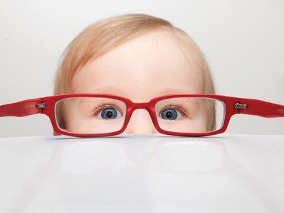Kinder können schon in jungen Jahre eine Sehschwäche aufweisen
