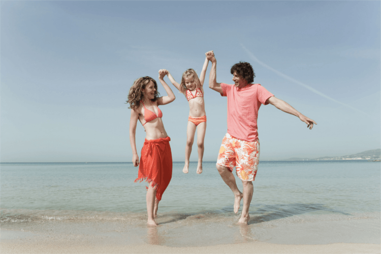 Familie am Strand auf Mallorca