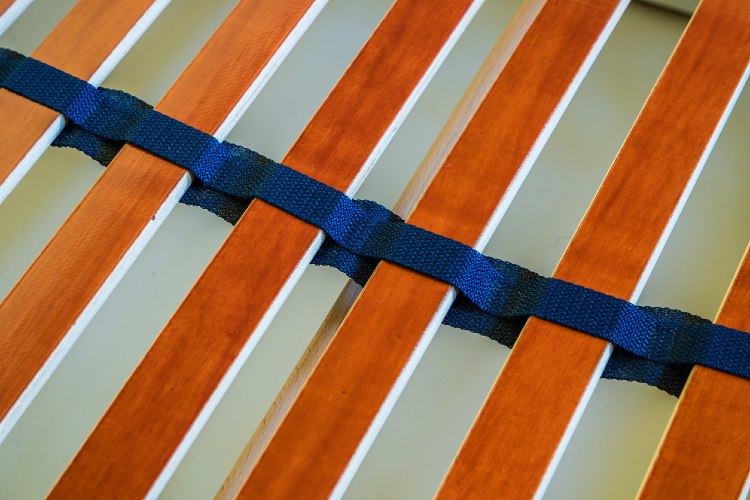 Ein Lattenrost aus Holz