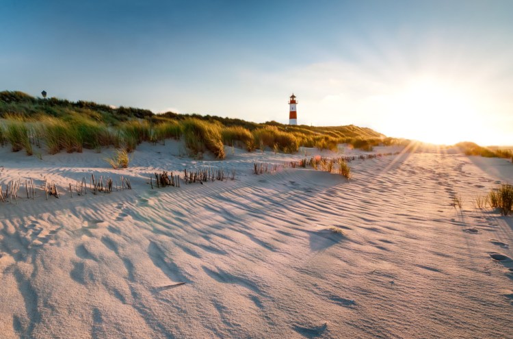 Strand in Dänemark und Leuchtturm
