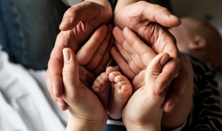 Mutter, Vater und Neugeborenes