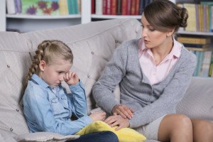 Stottern kann sich durch  zu viel Druck auf die Kinder festsetzen.